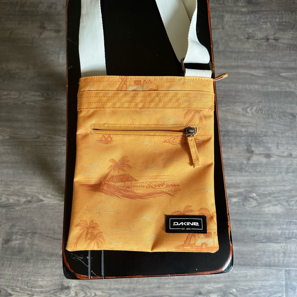 Dakine Orange Messenger Bag with Adjustable Strap